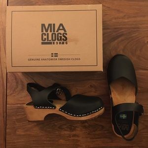 MIA Sofía Clogs - size 8 (38)